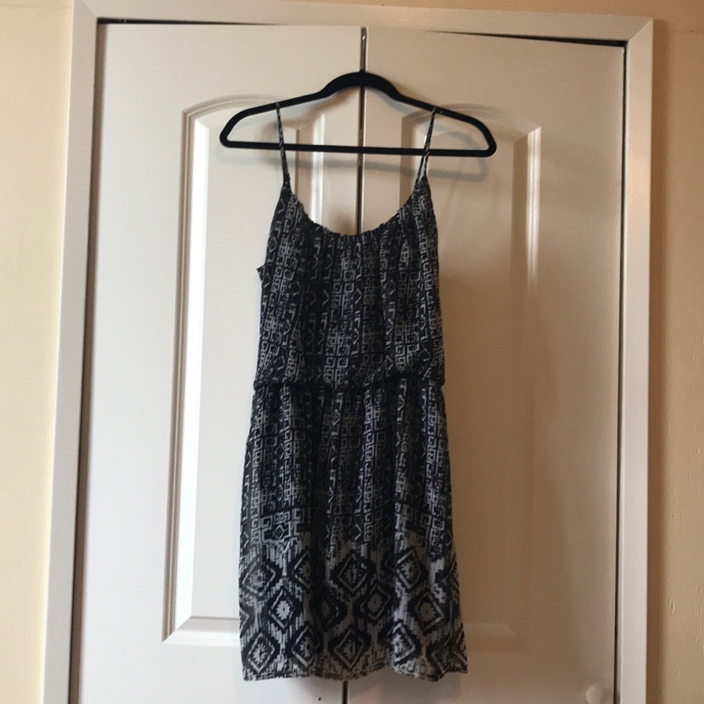 Super Comfortable Black Patterned Mini Dress (M)